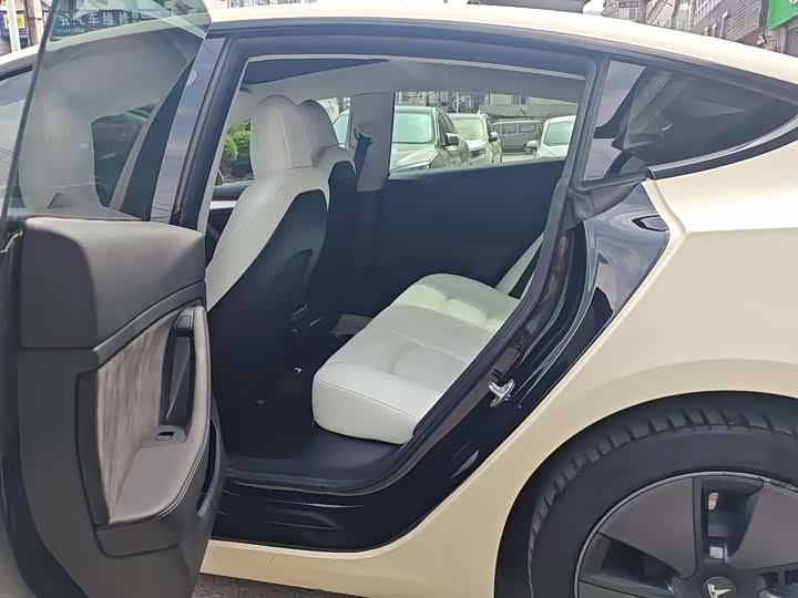 Photo 9 - Tesla Model 3