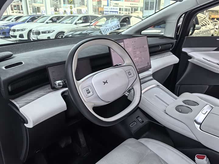 Фото 8 - XPeng X9