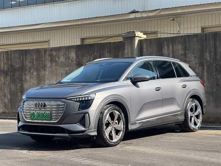 Фото 1 - Audi Q5 e-tron