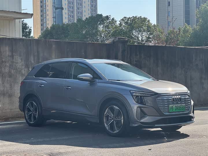 Фото 3 - Audi Q5 e-tron