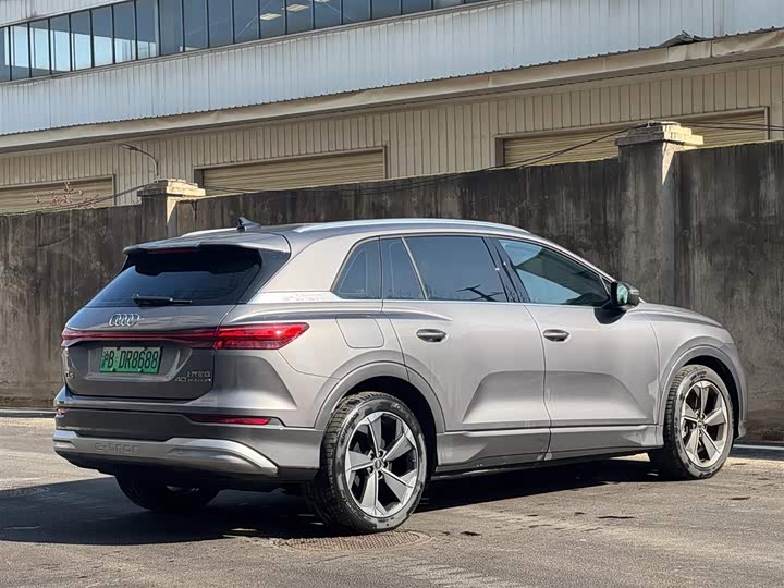 Фото 4 - Audi Q5 e-tron