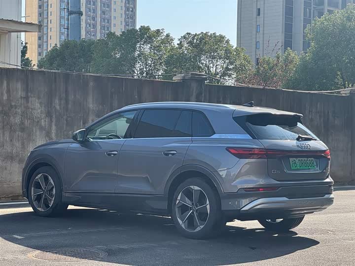 Фото 7 - Audi Q5 e-tron