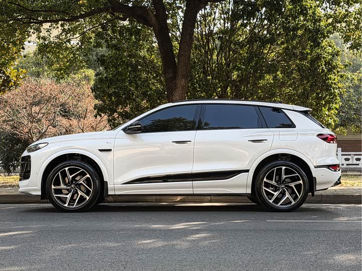 Фото 7 - Audi Q6L e-tron