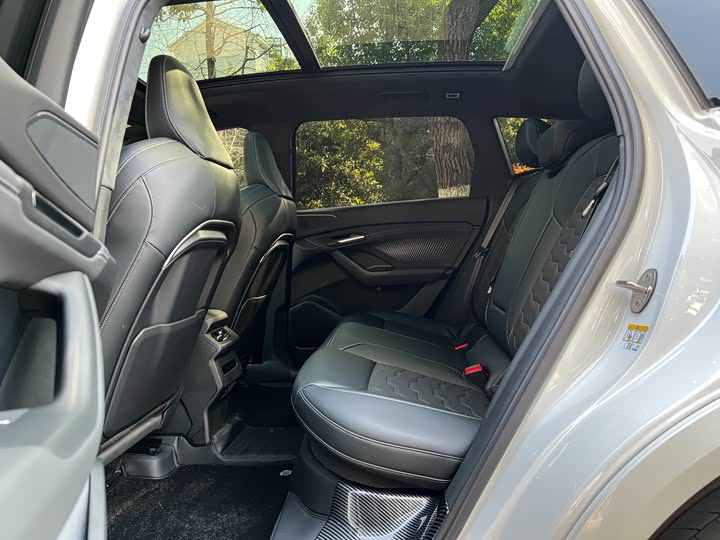 Фото 9 - Audi Q6L e-tron