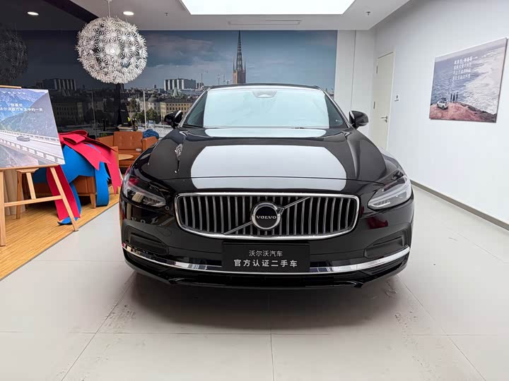 Photo 2 - Volvo S90