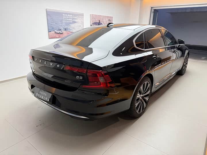Photo 6 - Volvo S90