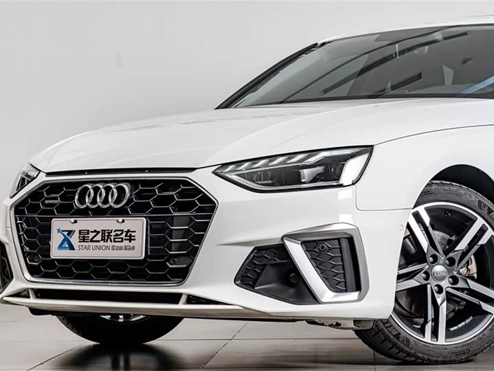 Фото 2 - Audi A4L