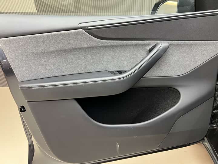 Photo 5 - Tesla Model Y