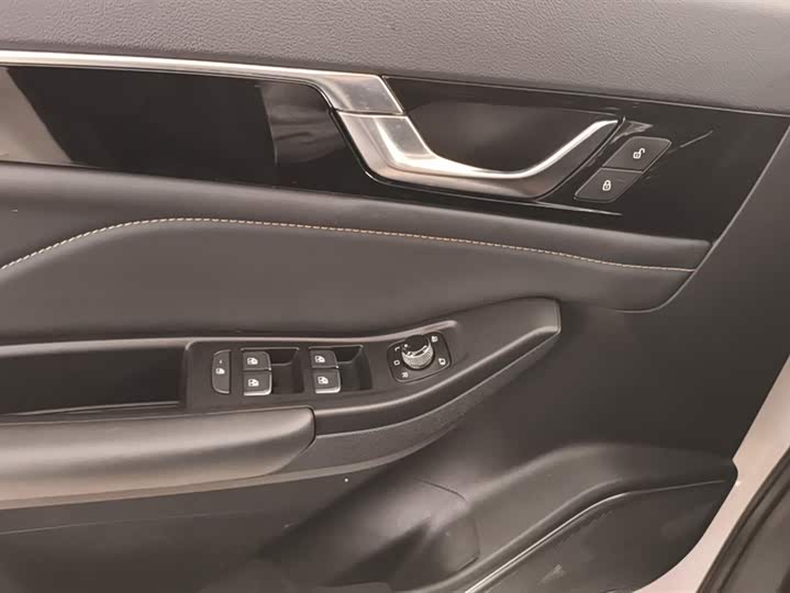 Фото 7 - Bestune B70