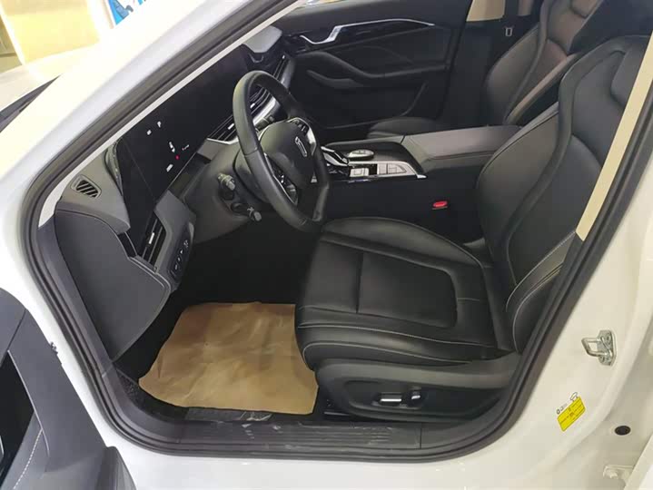 Фото 9 - Bestune B70