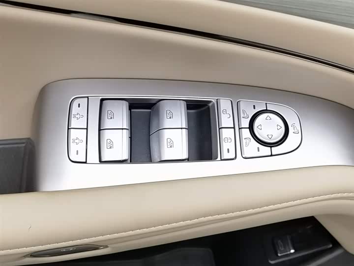 Фото 9 - Denza N7