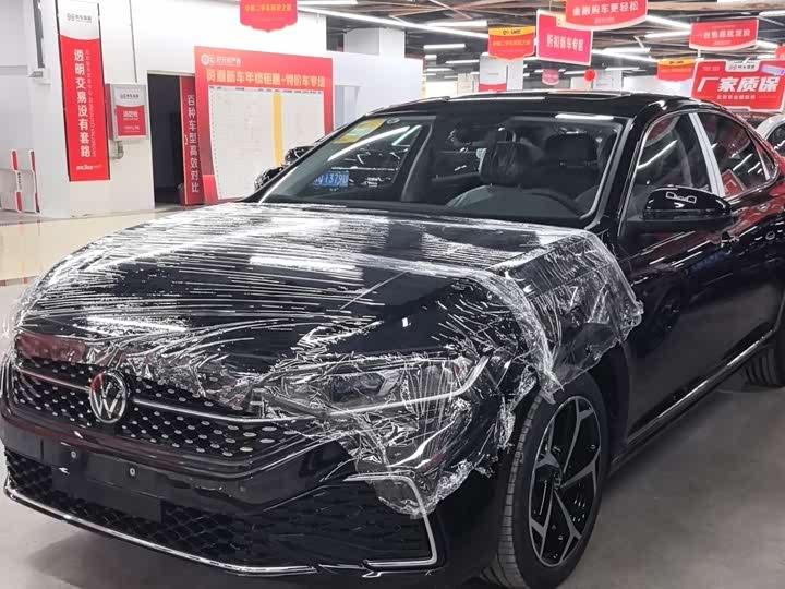 Фото 1 - Volkswagen Passat