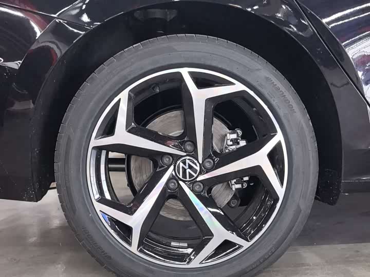 Фото 7 - Volkswagen Passat