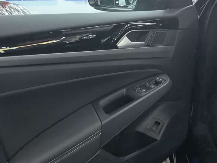 Фото 8 - Volkswagen Passat