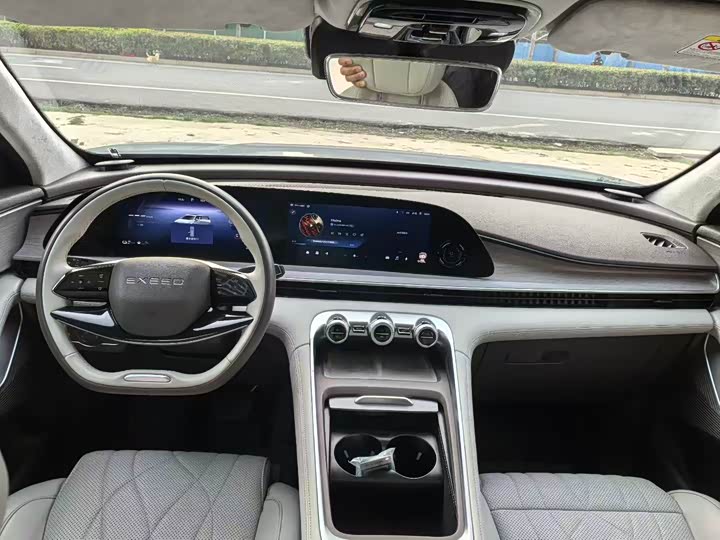 Фото 4 - Exeed RX C-DM Hybrid