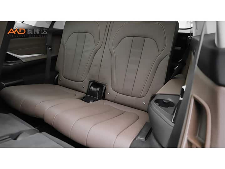 Photo 9 - BMW X7