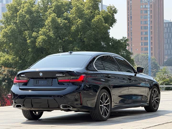 Фото 2 - BMW 3 Series