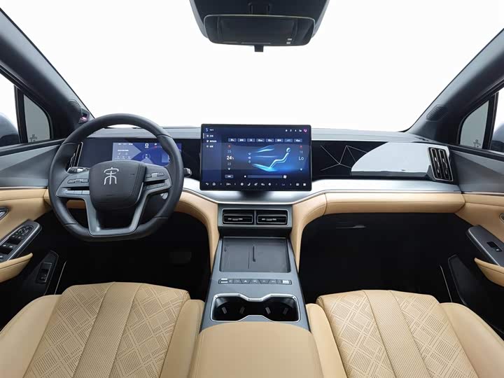 Photo 5 - BYD Song L DM-i Hybrid