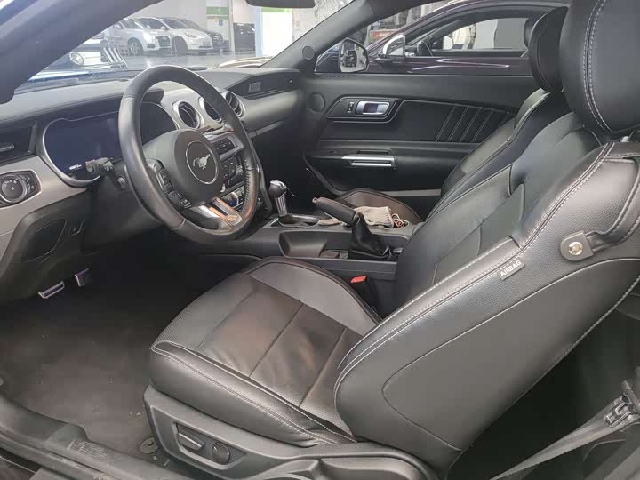 Фото 4 - Ford Mustang