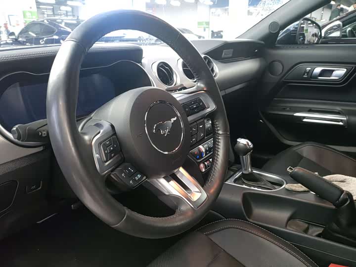 Фото 5 - Ford Mustang