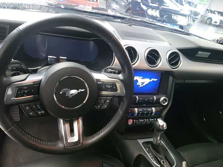 Фото 6 - Ford Mustang