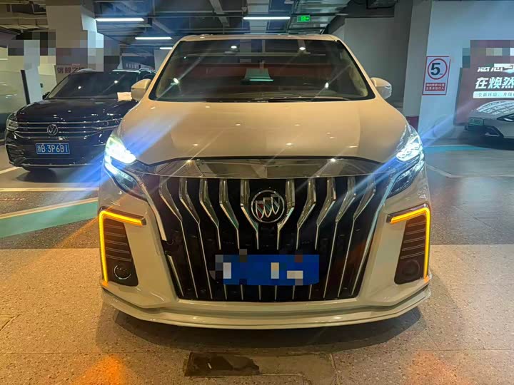 Фото 2 - Buick GL8 ES