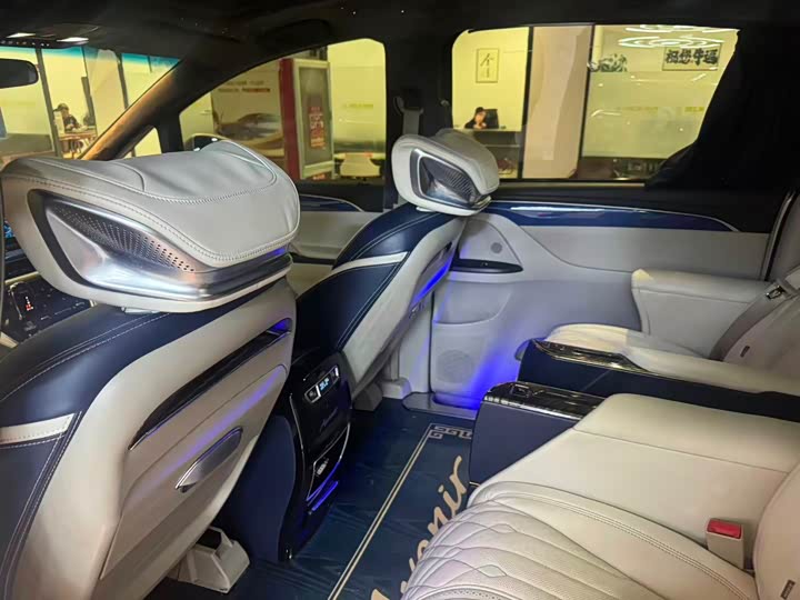 Фото 4 - Buick GL8 ES