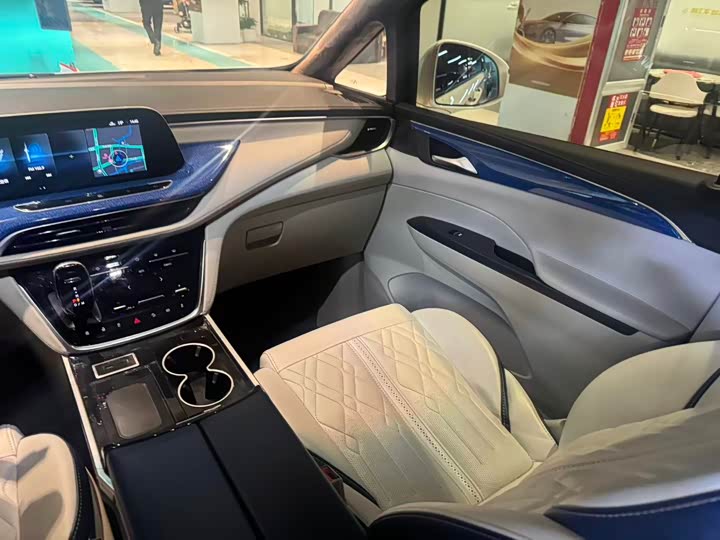 Фото 7 - Buick GL8 ES