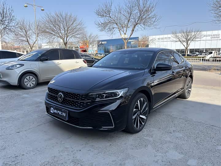 Фото 1 - Volkswagen Passat