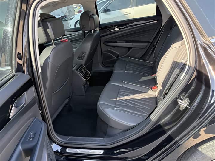 Фото 4 - Volkswagen Passat