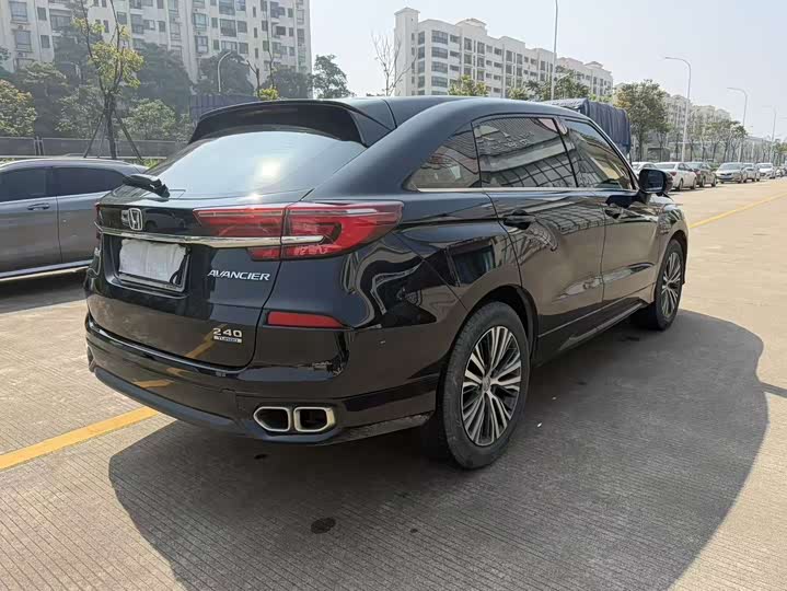 Фото 7 - Honda Avancier