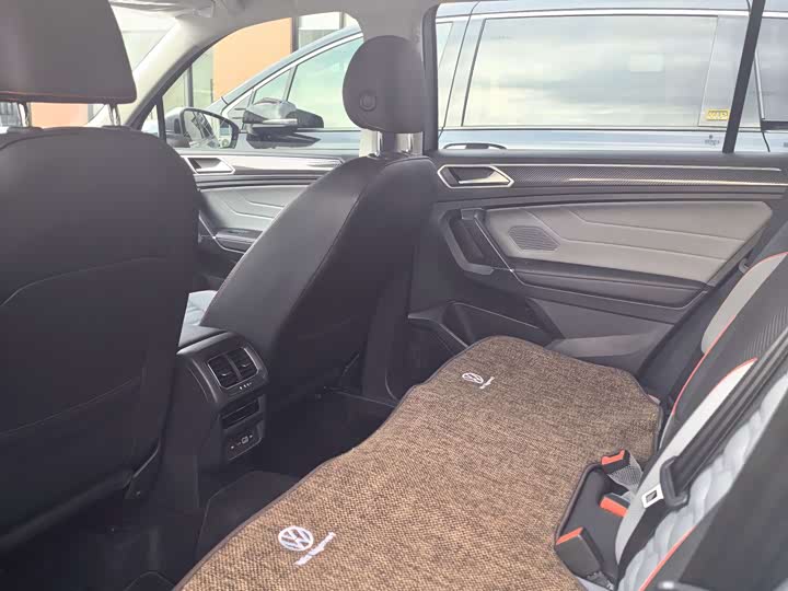 Фото 6 - Volkswagen Tiguan L Hybrid