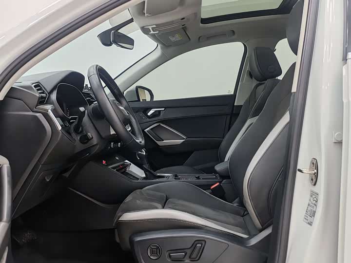 Фото 8 - Audi Q3