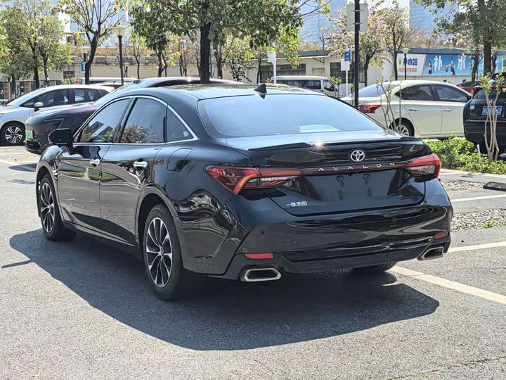 Фото 2 - Toyota Avalon