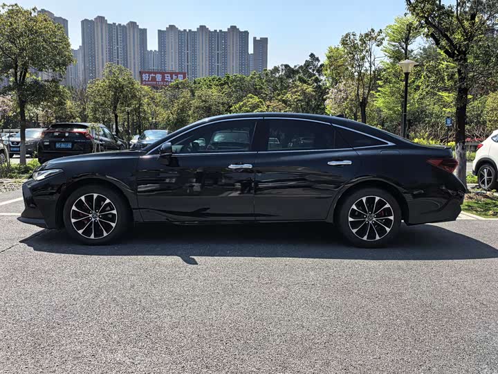 Фото 3 - Toyota Avalon