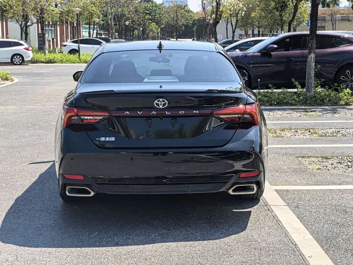 Фото 5 - Toyota Avalon