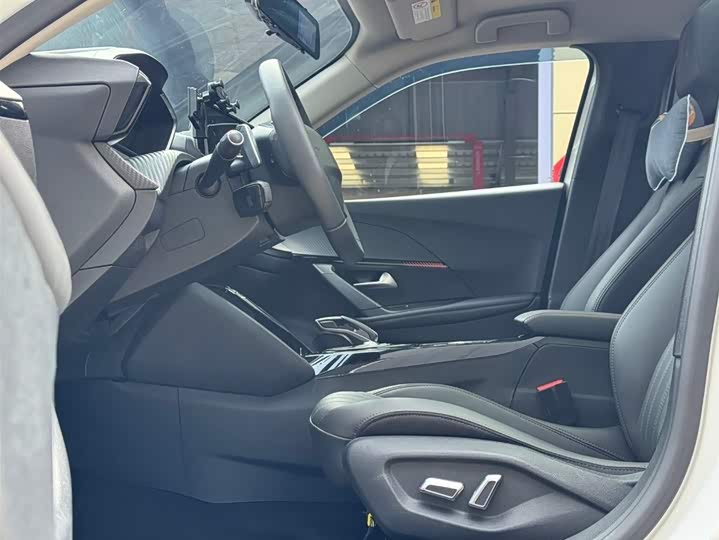 Фото 4 - Peugeot 2008