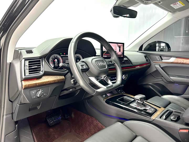 Фото 6 - Audi Q5L