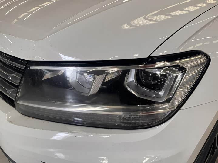 Фото 4 - Volkswagen Tiguan L Pro