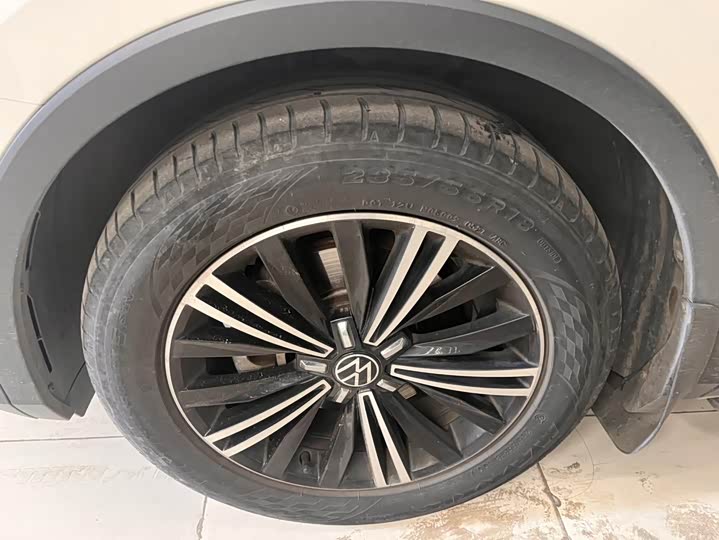 Фото 5 - Volkswagen Tiguan L Pro