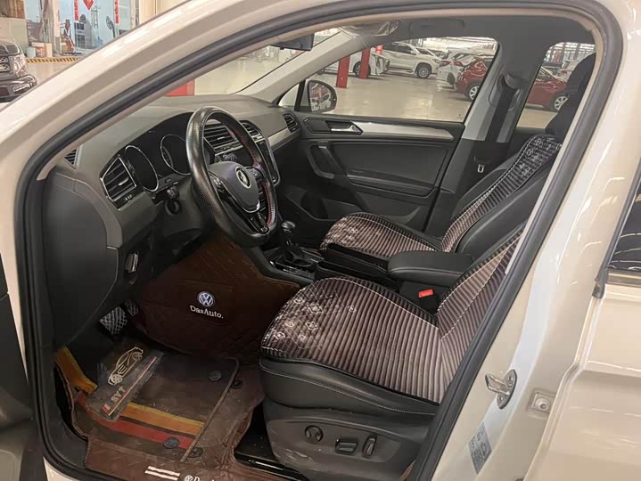 Фото 7 - Volkswagen Tiguan L Pro