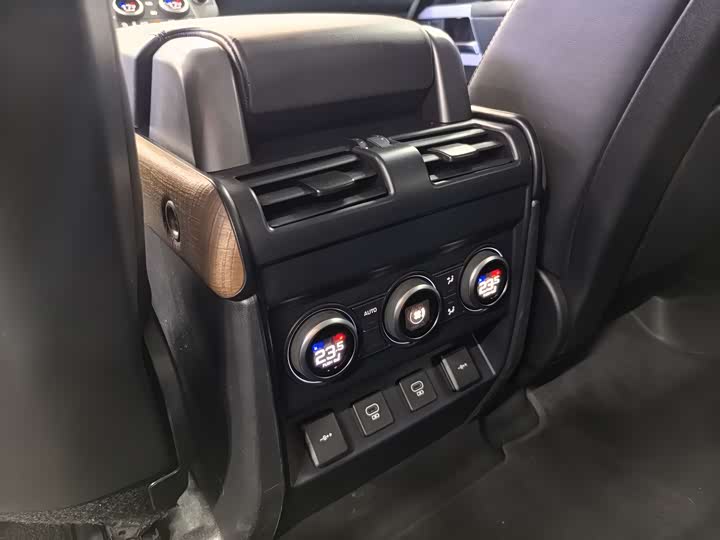 Фото 9 - Land Rover Defender