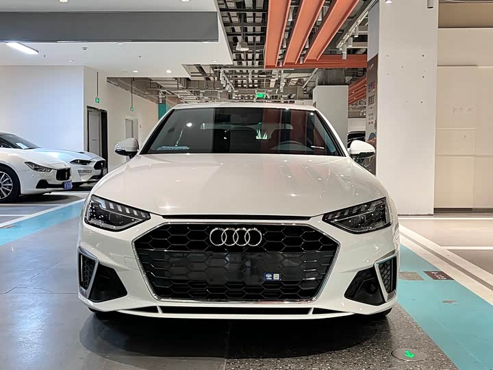 Фото 2 - Audi A4L