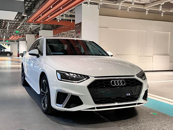 Фото 3 - Audi A4L