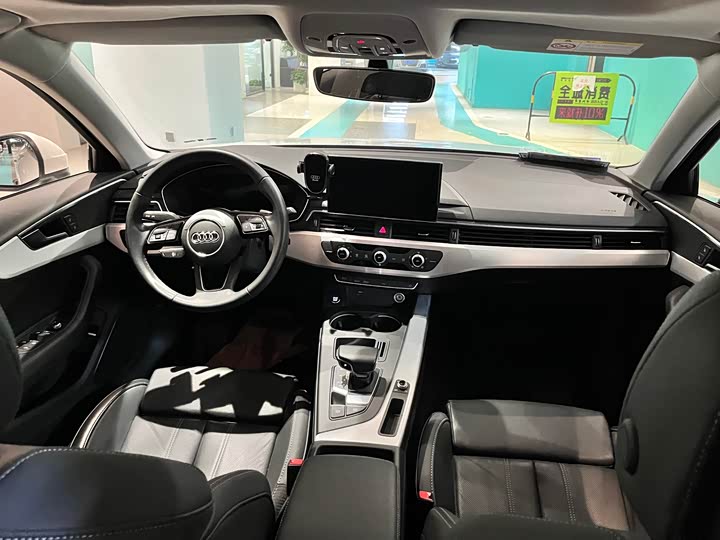 Фото 5 - Audi A4L