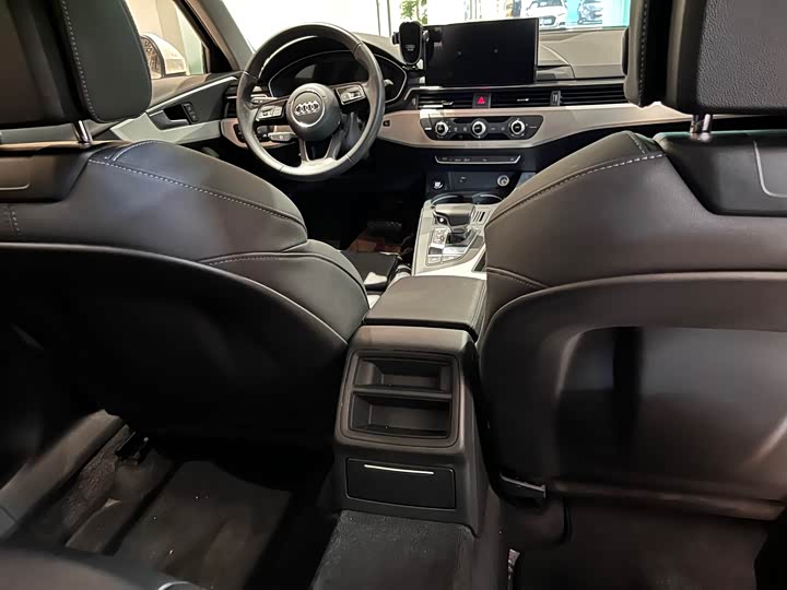 Фото 7 - Audi A4L