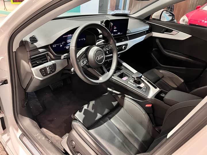 Фото 8 - Audi A4L
