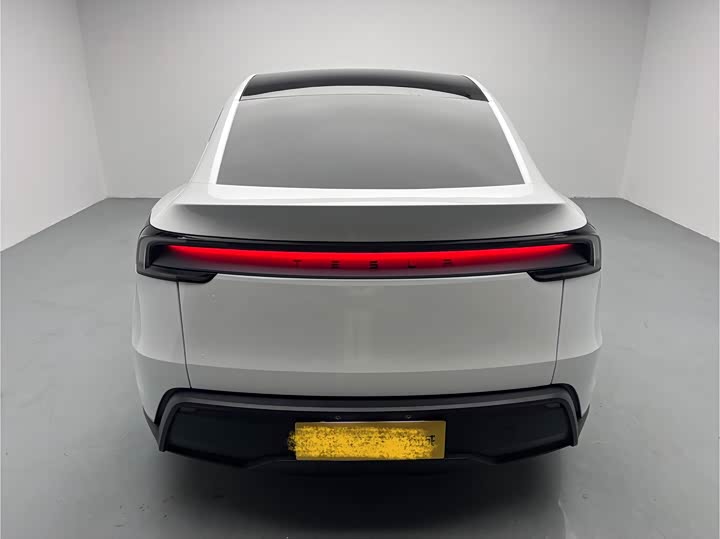 Photo 4 - Tesla Model Y