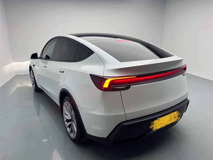 Photo 6 - Tesla Model Y