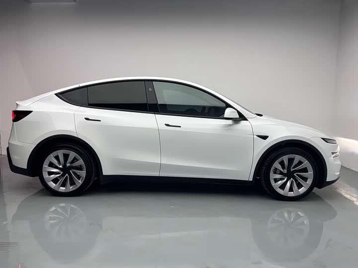 Photo 7 - Tesla Model Y